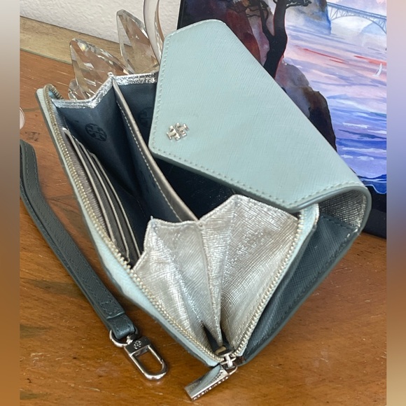 Not For Sale Tory Burch Metallic Envelope Wristlet - Picture 13 of 16